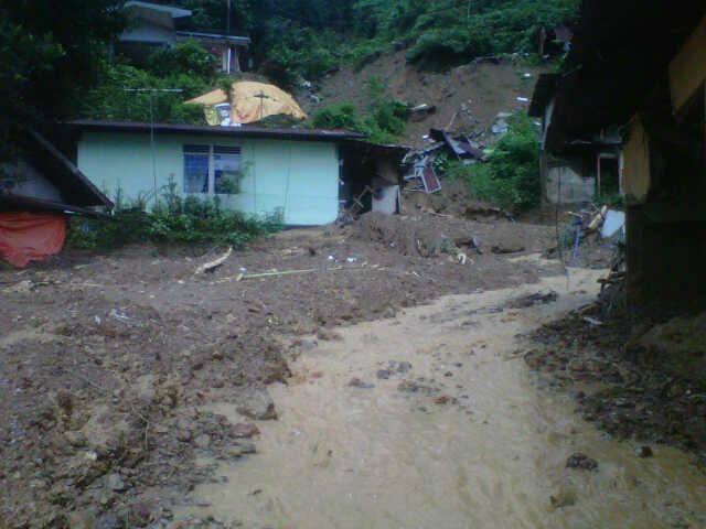 Banjir bandang di daerah ane gan (AMBON) :berdukas