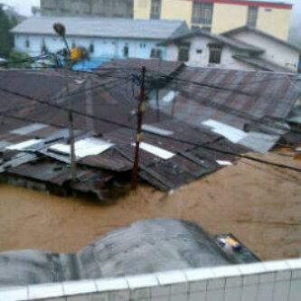 Banjir bandang di daerah ane gan (AMBON) :berdukas