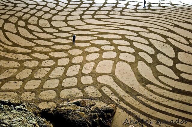 Foto Karya Lukis Dari Pasir Pantai Ini Sangat Memukau!