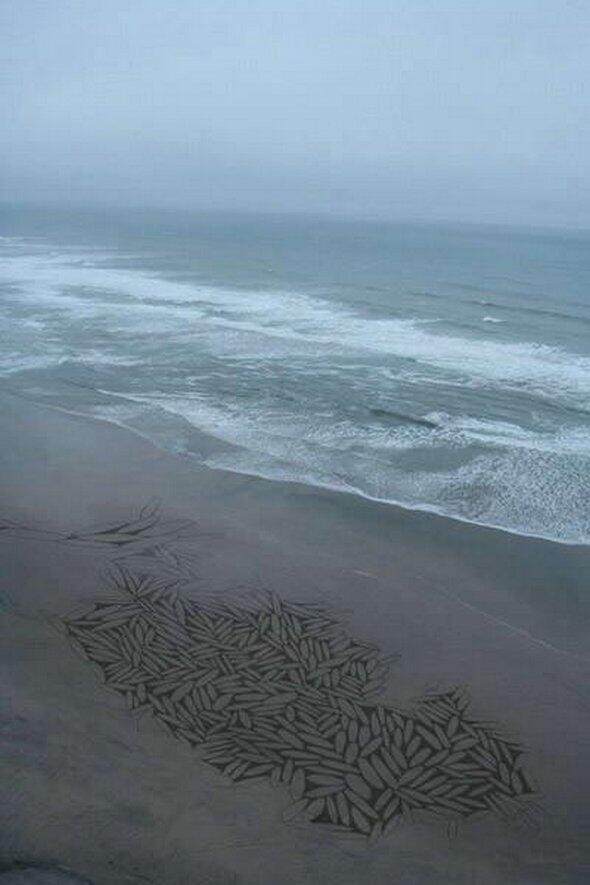 Foto Karya Lukis Dari Pasir Pantai Ini Sangat Memukau!