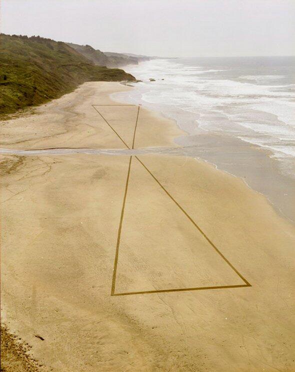 Foto Karya Lukis Dari Pasir Pantai Ini Sangat Memukau!