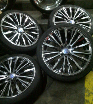 VELG LIONIS R17 CHROME 4X100-114 + BAN IMPORT 1 HARI PAKAI 205/45/17 99%