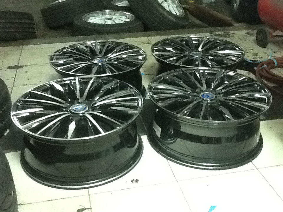 VELG LIONIS R17 CHROME 4X100-114 + BAN IMPORT 1 HARI PAKAI 205/45/17 99%