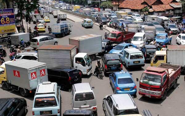 perbedaan lampu merah diluar negri dengan indonesia