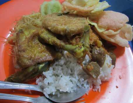 Nasi Uduk Favourite Ayam Goreng &quot; IBU IRNA &quot;