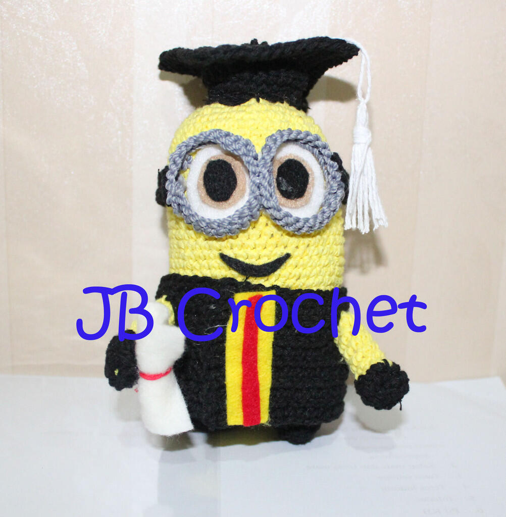 Terjual WTS Boneka  Rajut  MINION WISUDA Cocok dibuat 