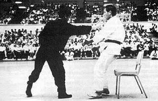 15 FAKTA TENTANG BRUCE LEE