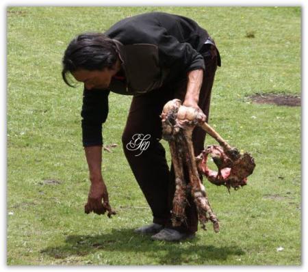 Tradisi pemakaman di atap dunia tibet