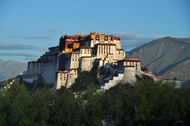 istana kediaman dalai lama 