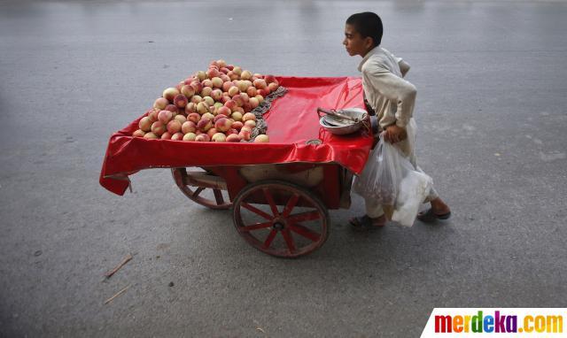 Potret Keprihatinan Anak-nak di Dunia Menjadi Pekerja Kasar