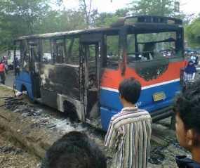 &#91;BAK FAST AND FURIOUS &#93; SOPIR METROMINI TOLAK PEREMAJAAN, LEBIH MEMILIH YG USANG