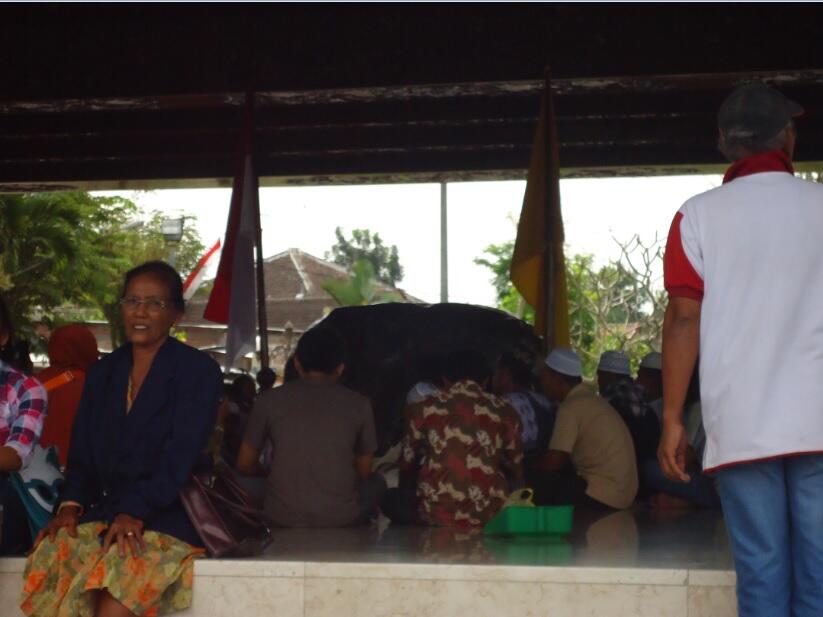 Isi Dari Perpustakaan di Area Makam Presiden Ir. Soekarno Serta Rumah Beliau&#91;Pict&#93;