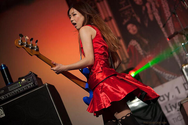 Tomomi Ogawa - Bassist band asal jepang SCANDAL &#91;++PICS&#93;