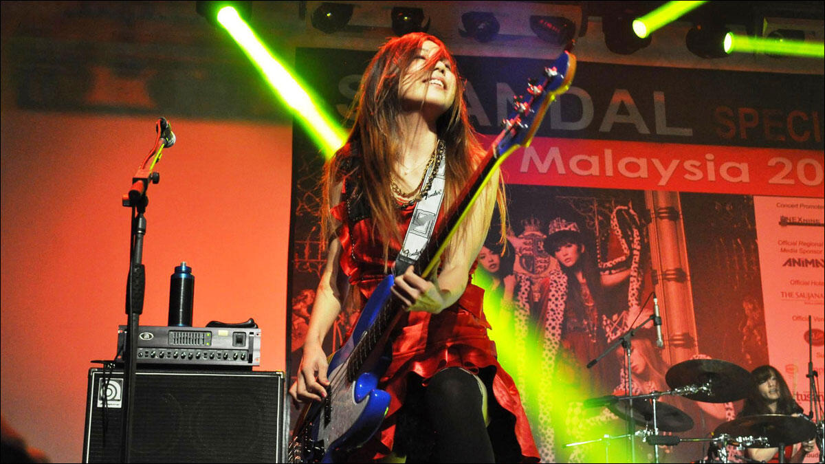 Tomomi Ogawa - Bassist band asal jepang SCANDAL &#91;++PICS&#93;