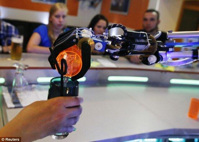 Carl si robot bartender !!!!!!!