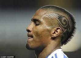 Pesepakbola dengan gaya rambut teraneh ...!