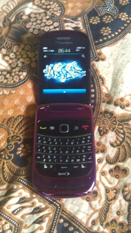 WTS Blackberry 9670 aka BB Style Ungu...Solo