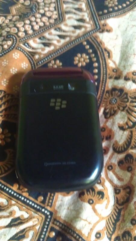 WTS Blackberry 9670 aka BB Style Ungu...Solo