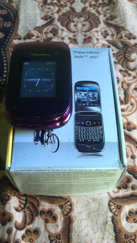 WTS Blackberry 9670 aka BB Style Ungu...Solo