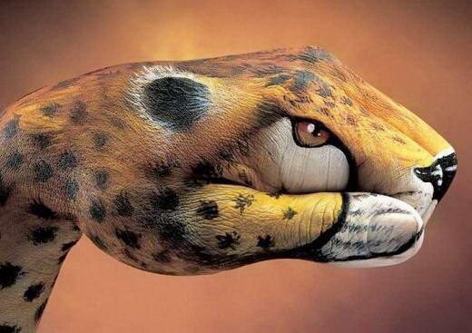 Karya Seni Dari Tangan Manusia yang MenakjubkanGuido Daniele lahir di Soverato (Itali