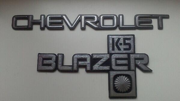 Emblem Chevrolet & Blazer K5