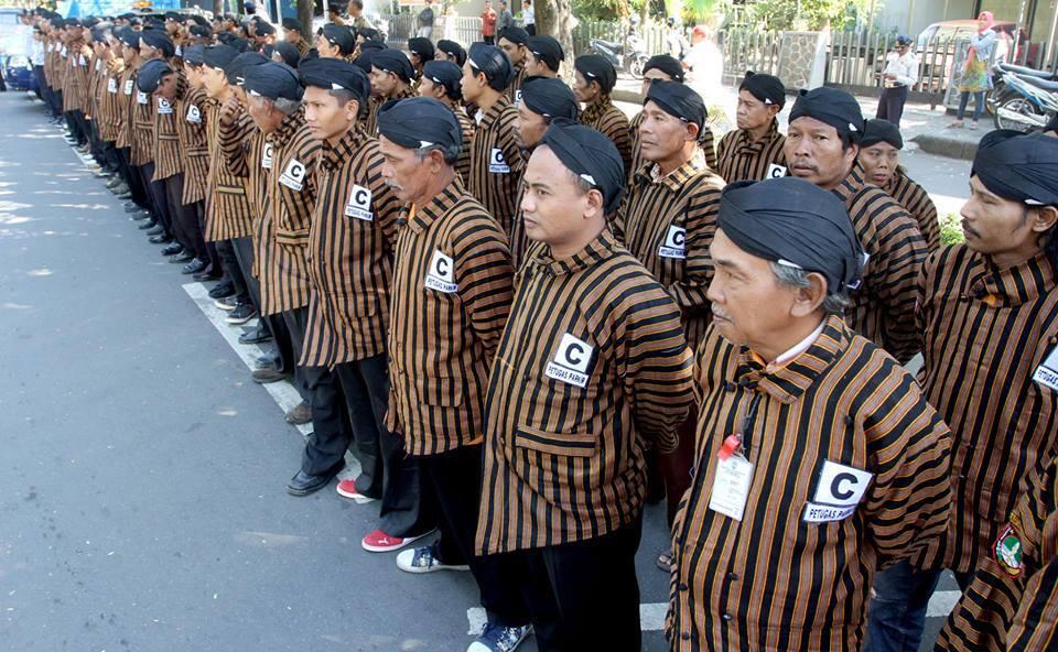 Jukir pake ...kon hitam