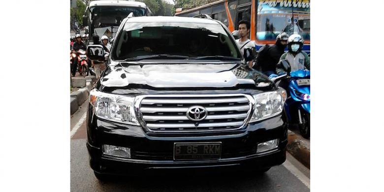 {Vellfire Sudah Dijual} Sopir Land Cruiser yg Pukul Petugas TransJ Masih Misterius