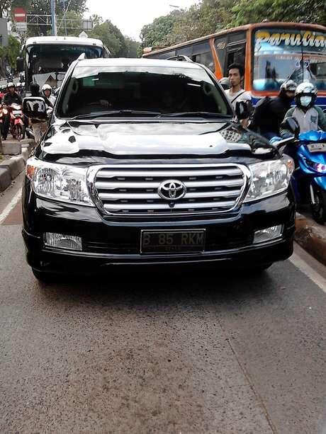 &#91;share&#93; Hukuman yang pantas buat penerobos Jalur Busway...? 