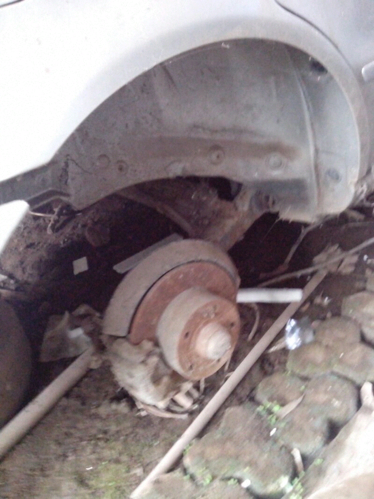 BODI + CHASIS AUDI A4 2000 SILVER 7jt SAJA, ANGKUT HARI INI