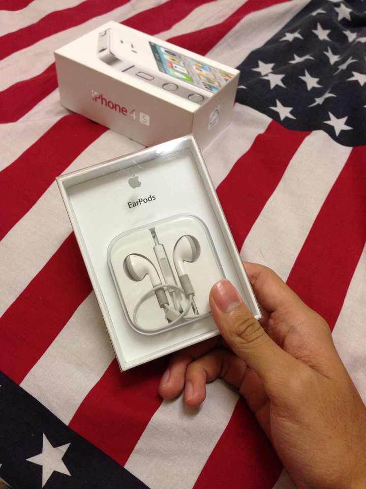 WTS: iphone 4s 16gb white 90% bonus capdase