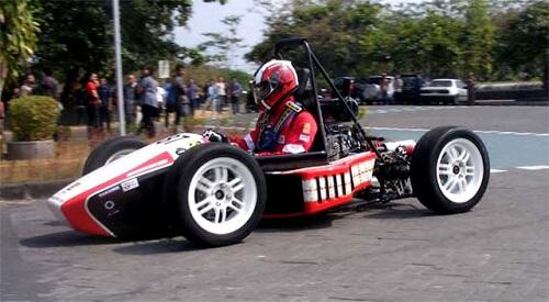 Mobil formula UGM akan bertanding di Jepang