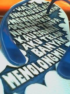&#91;UNIK&#93; Kreasi Sandal Jepit Menakjubkan :D