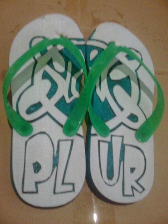 &#91;UNIK&#93; Kreasi Sandal Jepit Menakjubkan :D