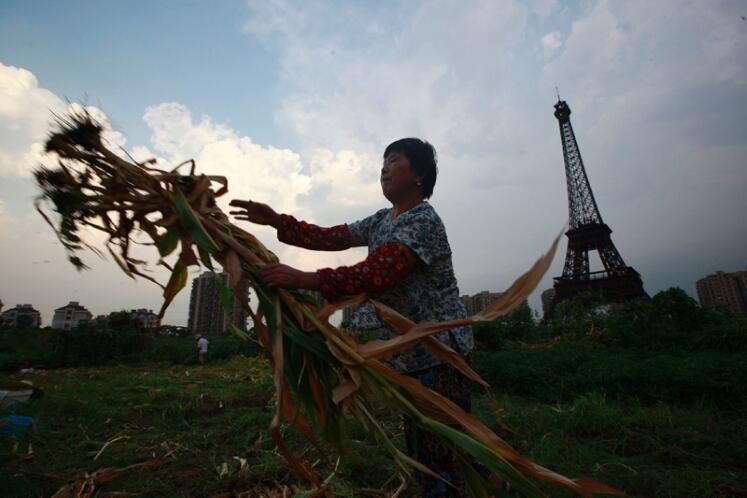 Menara Eiffel KW Made In China