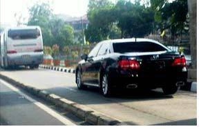 Adu Pangkat di Jalur Busway