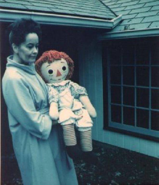 Kisah Nyata Boneka Hantu Annabelle Dalam 'THE CONJURING' 