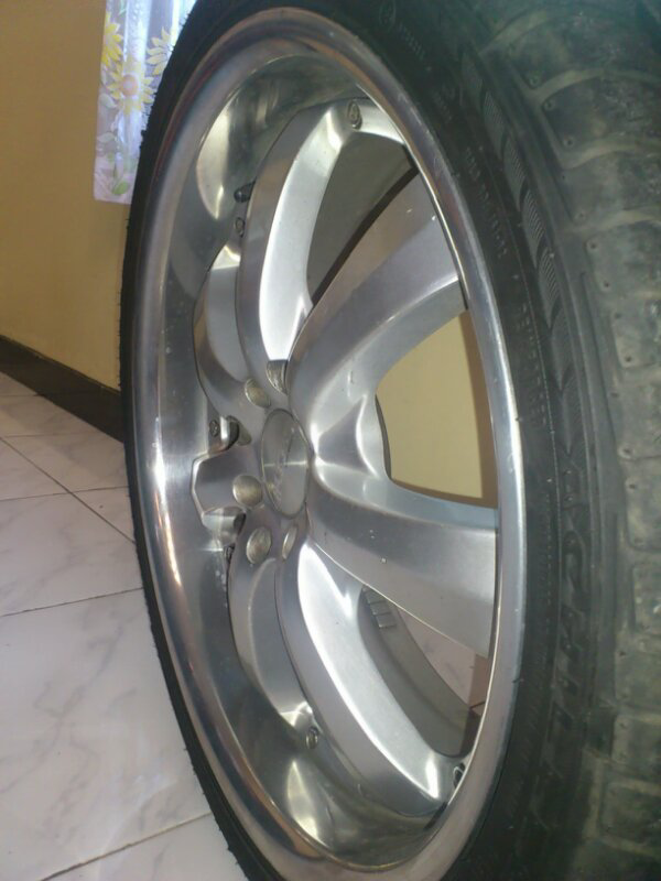 velg r18 8hole merk IKON + ban