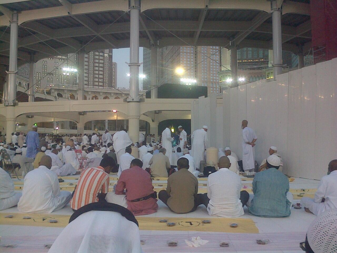 ngabuburit di Masjid Al-harom makkah..