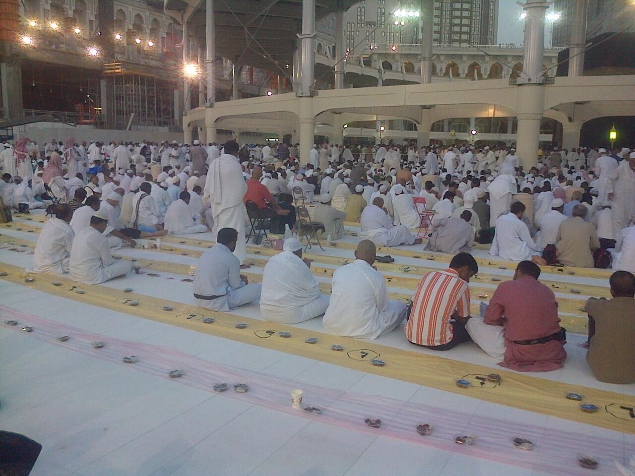 ngabuburit di Masjid Al-harom makkah..