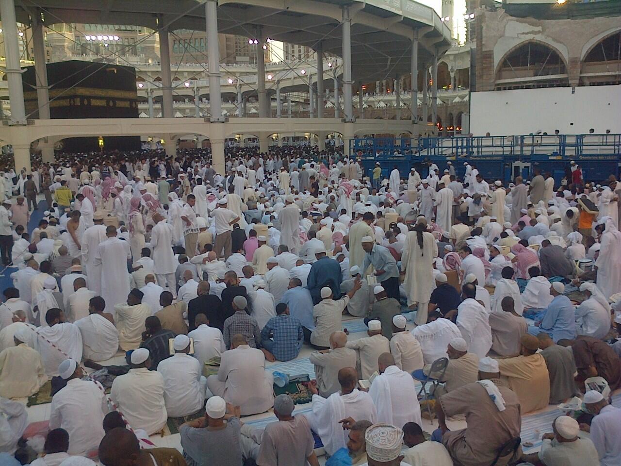 ngabuburit di Masjid Al-harom makkah..