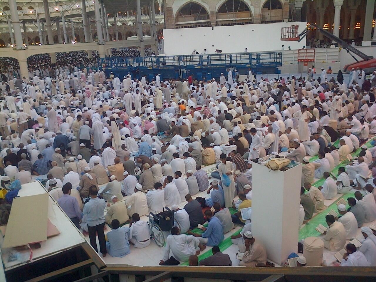 ngabuburit di Masjid Al-harom makkah..