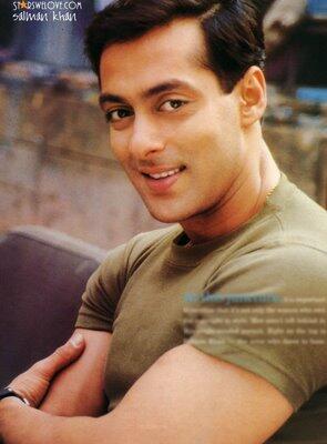SETELAH BERMUSUHAN, SALMANKHAN DAN SHAH RUKH KHAN AKHIRNYA BERPELUKAN