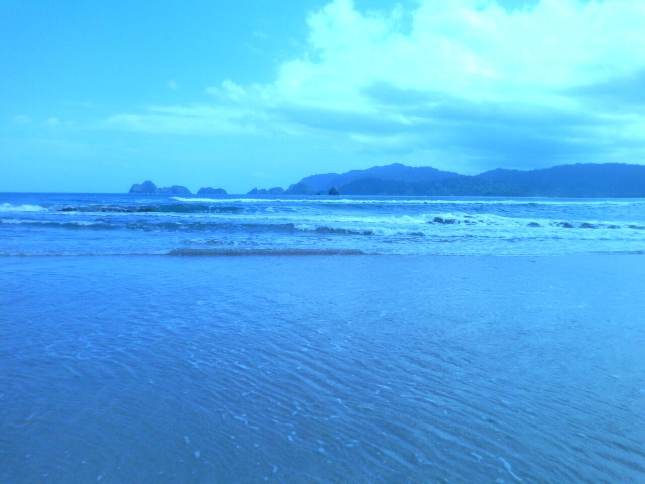 Indahnya Pulau Merah