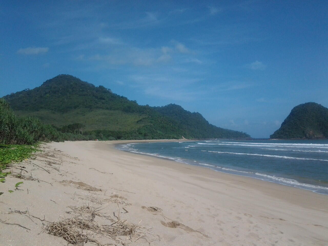 Indahnya Pulau Merah