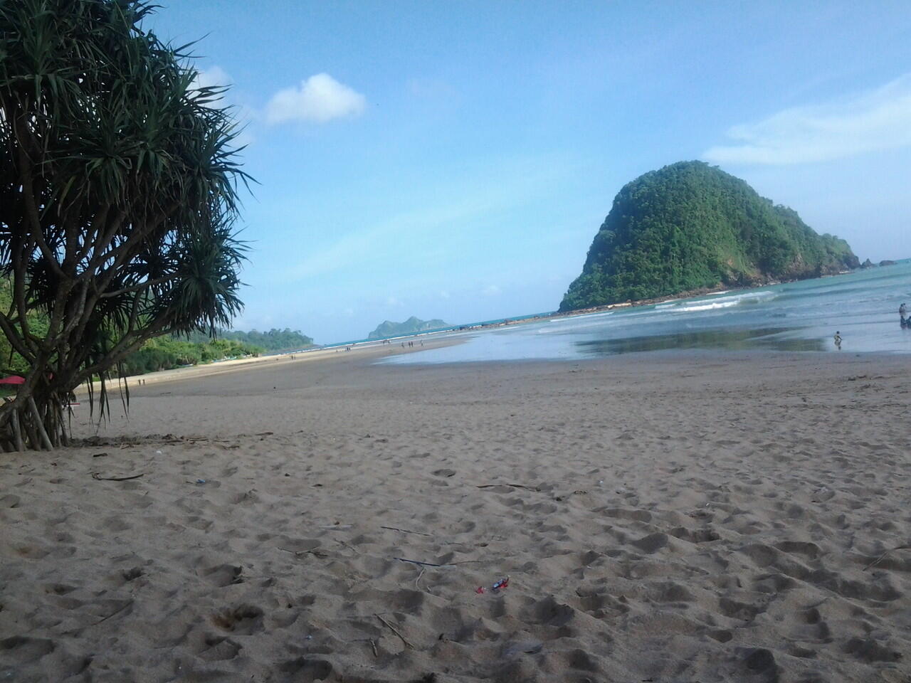 Indahnya Pulau Merah