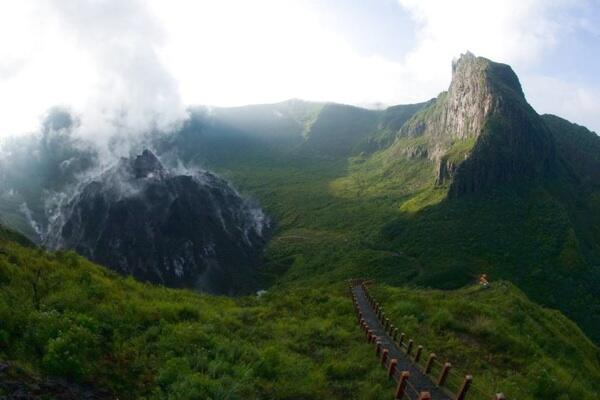 Gunung-Gunung di Jawa yang Menyimpan Misteri