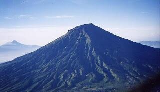 Gunung-Gunung di Jawa yang Menyimpan Misteri  KASKUS