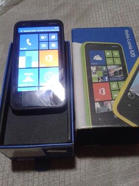 Nokia Lumia 620 Mulus + Lengkap + Garansi = 1.700.000 Mau gan ?