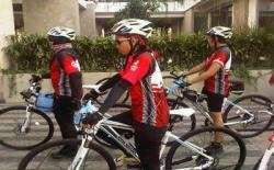 Dua Biker Mudik Dengan Sepeda