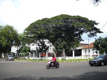 Mitos Hantu Di Kota Bandung